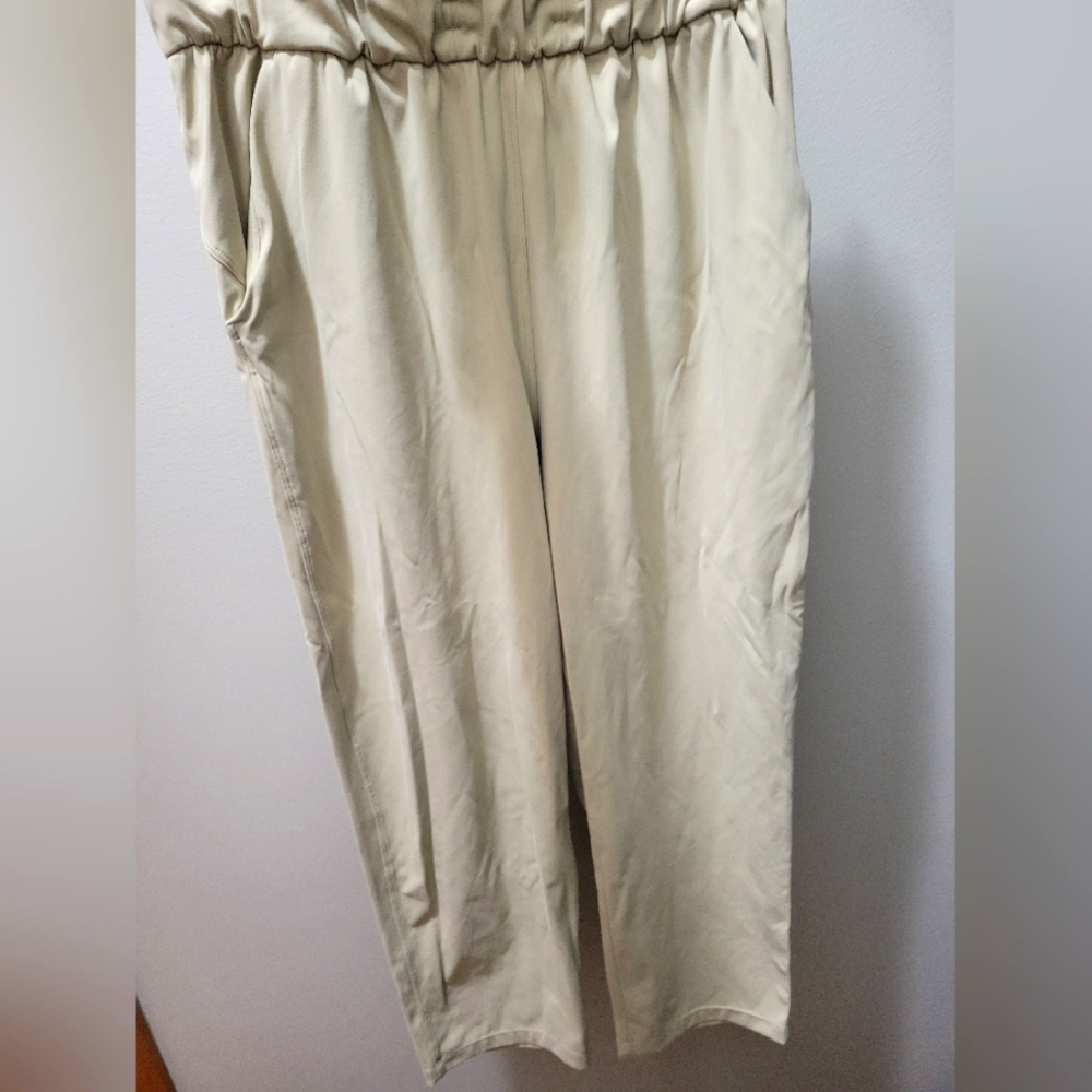 Lululemon high rise crop pants size 6